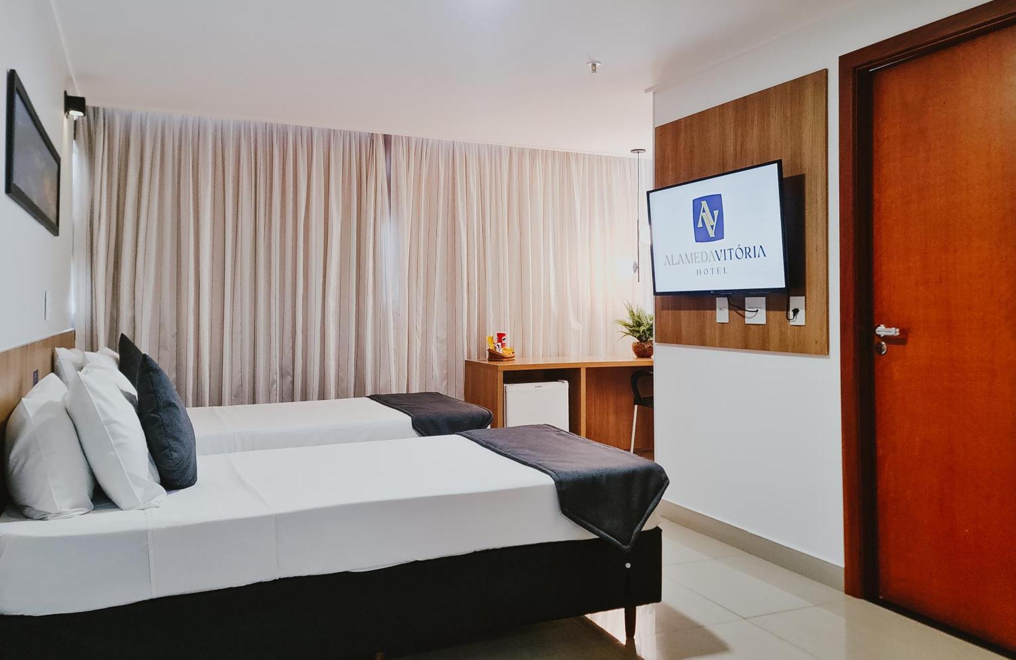 Alameda Vitoria Hotel ภายนอก รูปภาพ